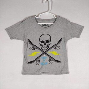 Boy's XS 4/5 tee shirt, grey Graphic design on front,  Brand Mad engine